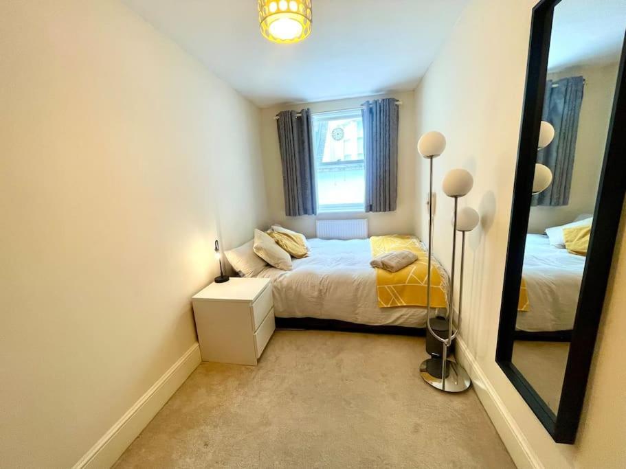 Entire 2 Bedrooms Flat In Victoria, Central London Exterior foto