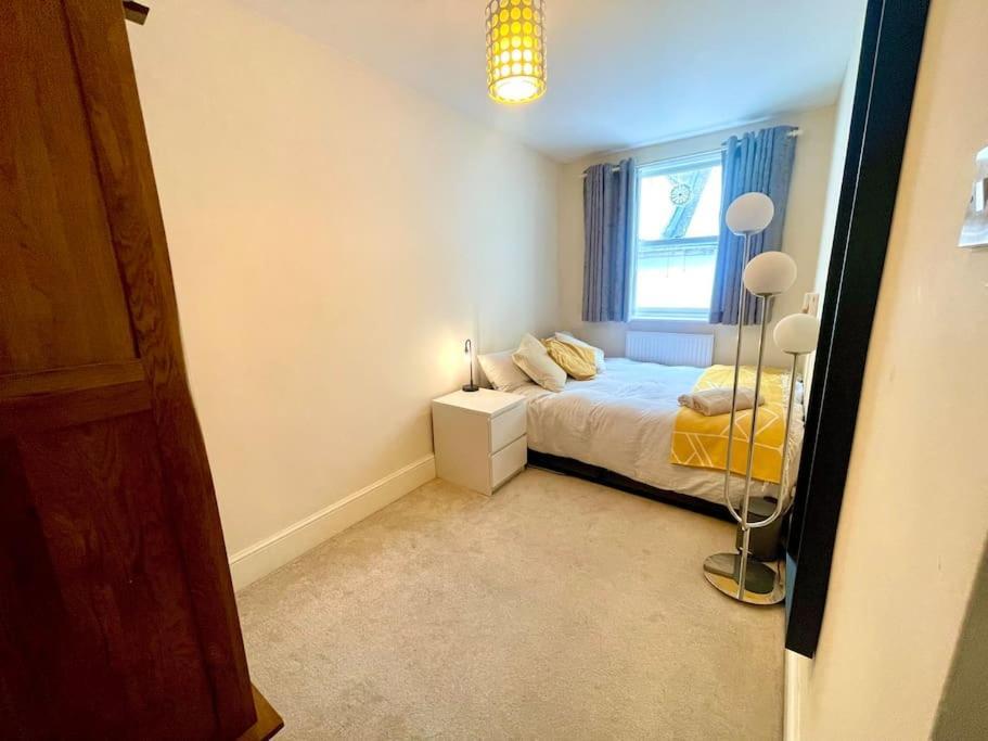 Entire 2 Bedrooms Flat In Victoria, Central London Exterior foto